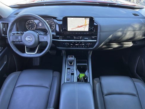 Certified 2024 Nissan Pathfinder SL image 8