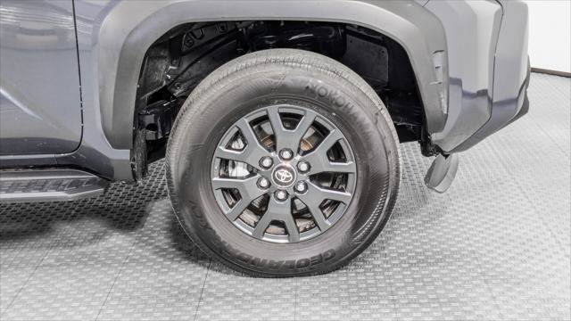 Used 2025 Toyota 4Runner SR5 AWD/4WD image 31