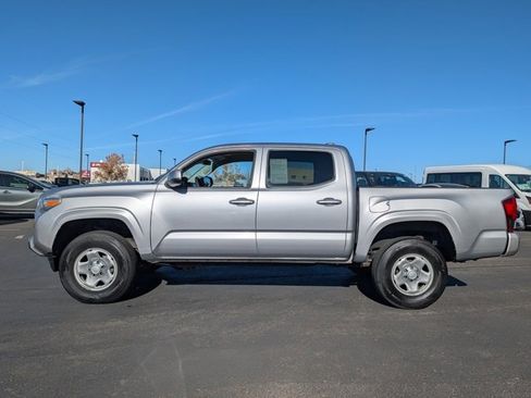 Used 2020 Toyota Tacoma SR image 3