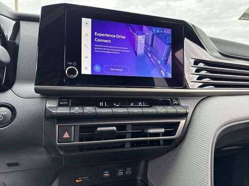 Used 2025 Toyota Camry SE image 21