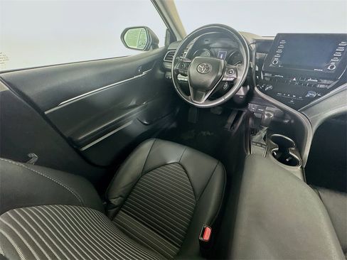 Used 2024 Toyota Camry SE image 9