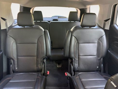 Used 2018 Chevrolet Traverse Premier w/ Driver Confidence II Package FWD image 6