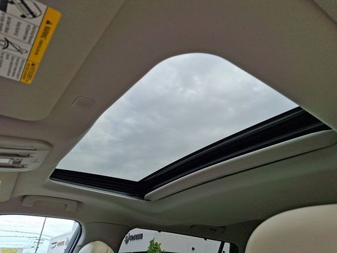 Certified 2022 Toyota Highlander XLE image 15