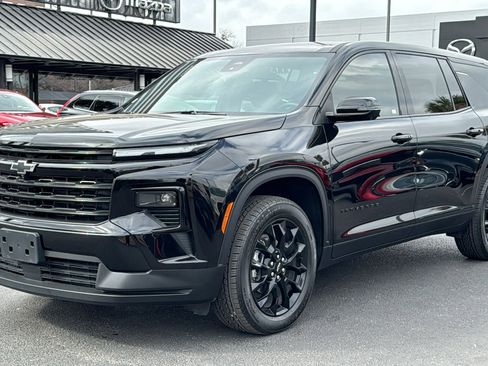 Used 2024 Chevrolet Traverse LS w/ Midnight/Sport Edition image 4