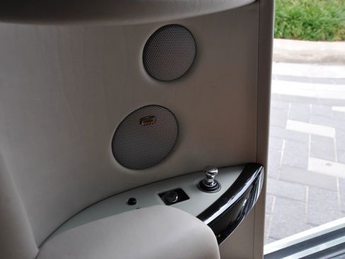 Used 2009 Rolls-Royce Phantom Coupe image 22