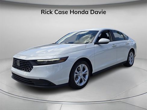 Certified 2025 Honda Accord LX image 8