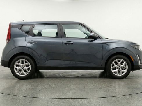 Used 2025 Kia Soul LX w/ LX Technology Package image 11
