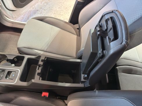 Used 2018 Ford Escape SE FWD image 21