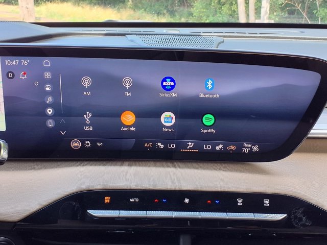Used 2025 Buick Enclave Preferred FWD image 12