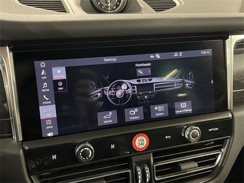 Certified 2025 Porsche Macan image 82