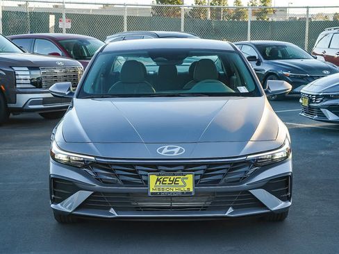 New 2026 Hyundai Elantra SE image 2