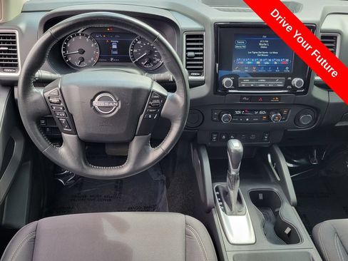 Used 2023 Nissan Frontier SV w/ SV Convenience Package RWD image 6