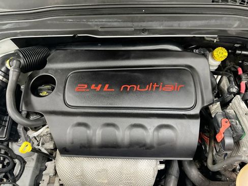 Used 2018 Jeep Renegade Limited w/ Advanced Technology Group FWD image 24
