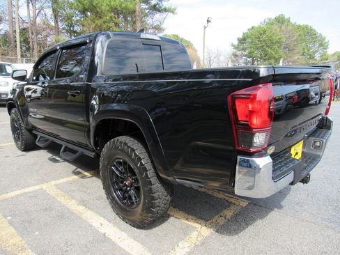Used 2020 Toyota Tacoma SR5 RWD image 5