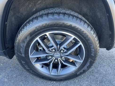 Used 2018 Jeep Grand Cherokee Limited w/ Trailer Tow Group IV image 8