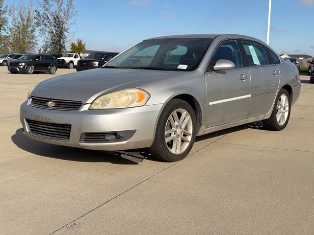 Used 2008 Chevrolet Impala LTZ FWD image 2