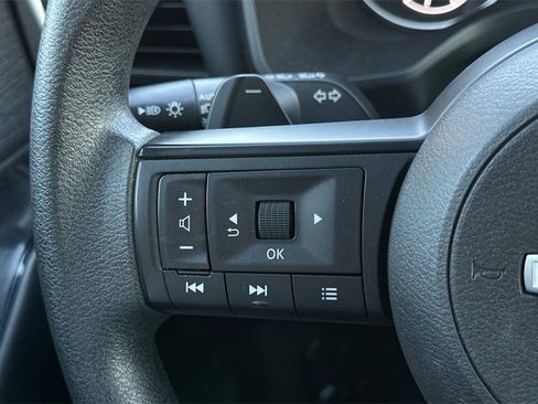 Used 2023 Nissan Rogue S image 27