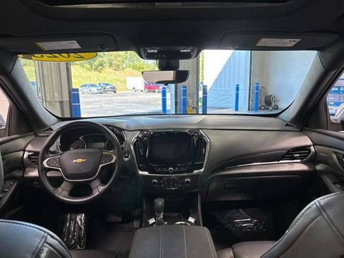 Used 2023 Chevrolet Traverse LT w/ LT Premium Package AWD/4WD image 13