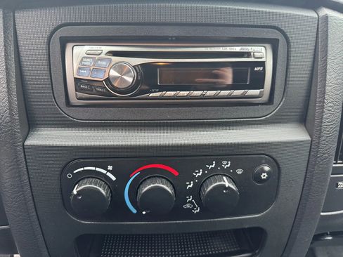 Used 2004 Dodge Ram 1500 Truck ST image 18