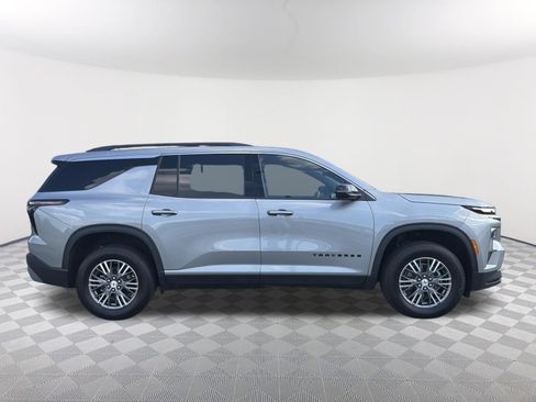 Used 2025 Chevrolet Traverse LT AWD/4WD image 18
