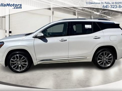 Used 2024 GMC Terrain Denali w/ Denali Premium Package AWD/4WD image 6