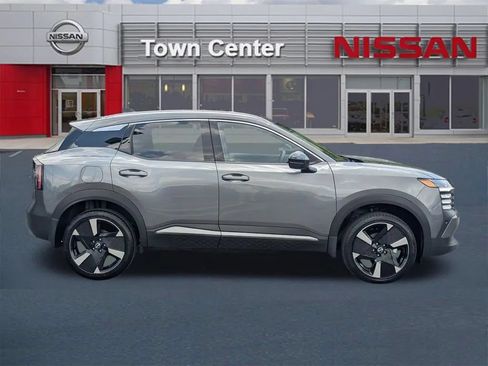 Certified 2026 Nissan Kicks SR FWD image 8