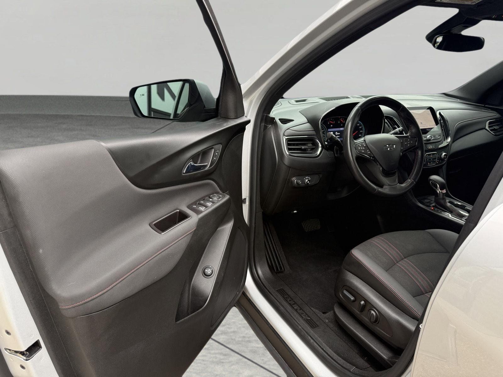 Used 2022 Chevrolet Equinox RS w/ Infotainment Package AWD/4WD image 20