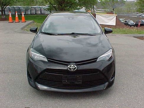 Used 2017 Toyota Corolla LE image 3