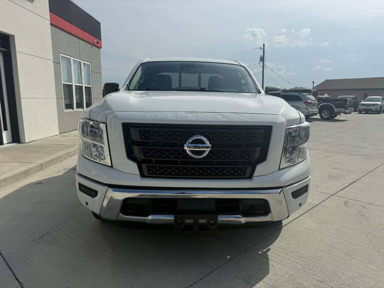 Used 2022 Nissan Titan SV AWD/4WD image 8