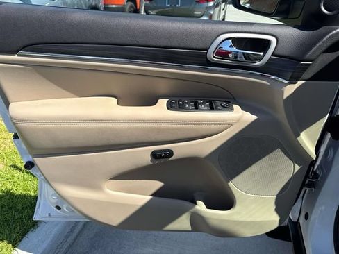 Used 2020 Jeep Grand Cherokee Limited RWD image 18