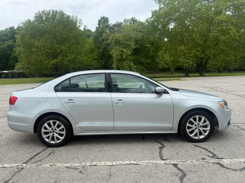 Used 2013 Volkswagen Jetta SE FWD image 4