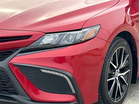 Used 2024 Toyota Camry SE image 5