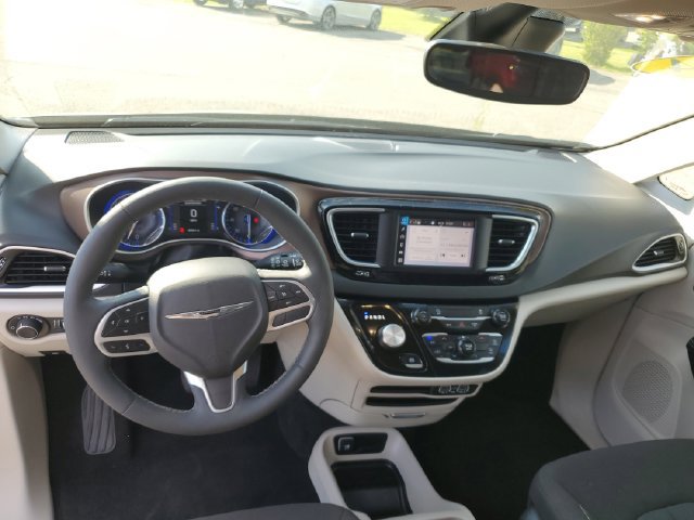 Used 2024 Chrysler Voyager LX FWD image 24