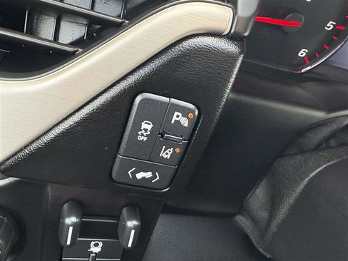 Used 2015 GMC Yukon Denali w/ Open Road Package image 28