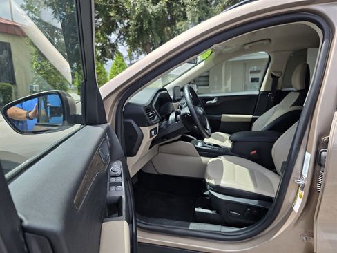 Used 2020 Ford Escape Titanium image 13