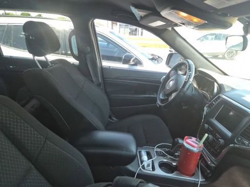 Used 2021 Jeep Grand Cherokee Laredo AWD/4WD image 10