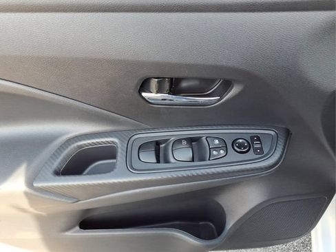 Used 2025 Nissan Versa SV FWD image 10