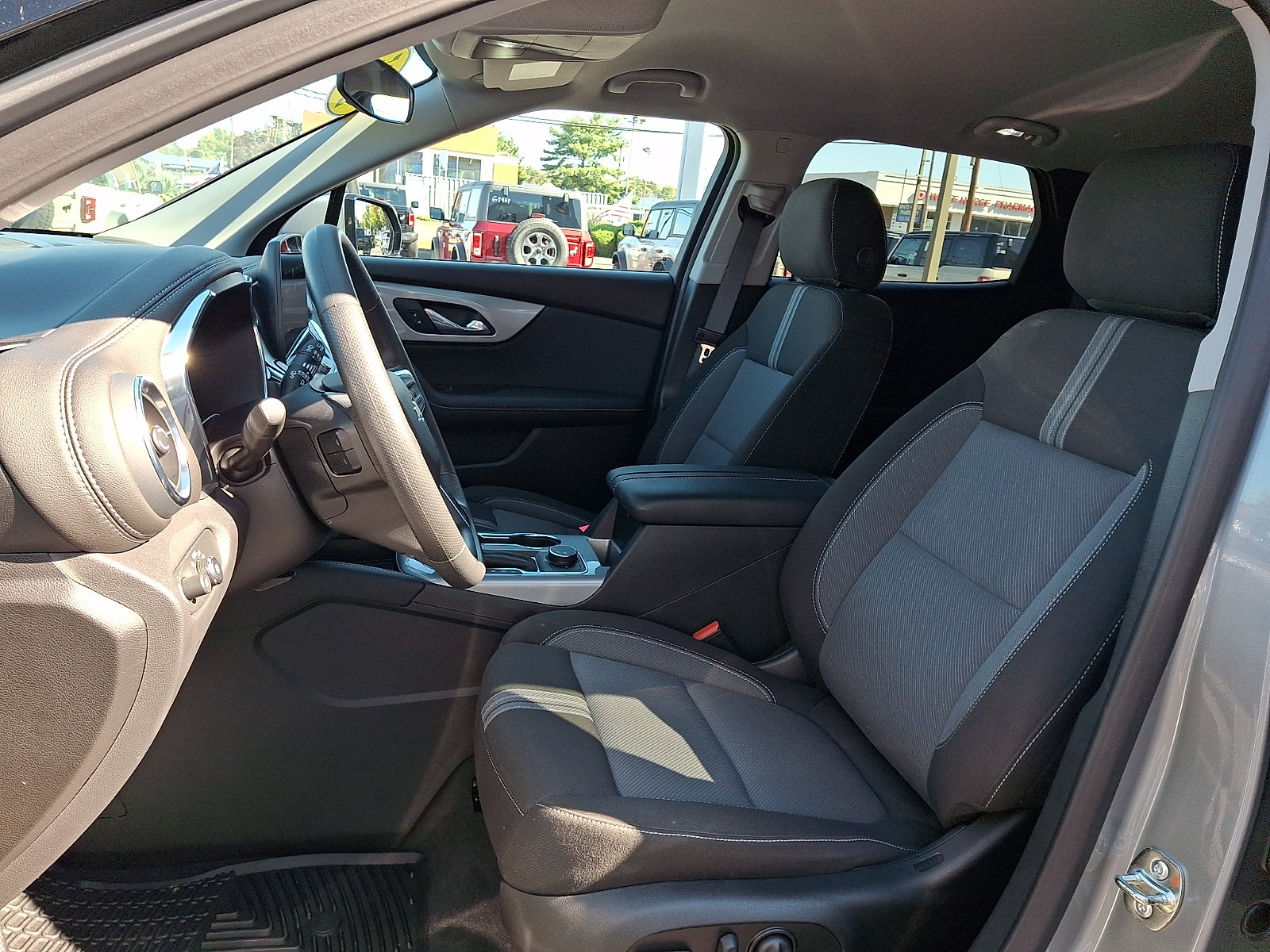Used 2025 Chevrolet Blazer LT FWD image 15