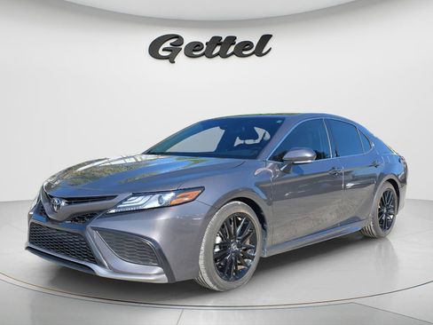 Used 2022 Toyota Camry XSE FWD image 1