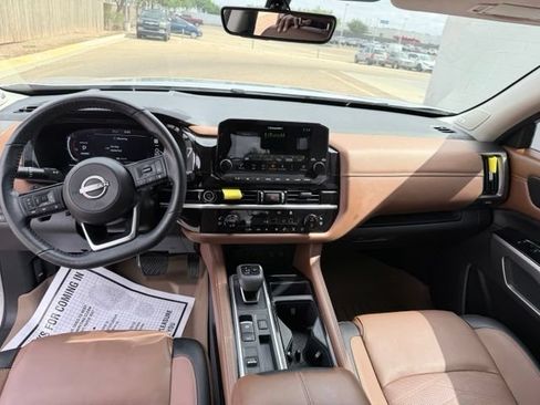 Used 2024 Nissan Pathfinder Platinum FWD image 18