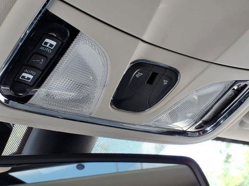 Used 2014 Jeep Cherokee Limited w/ Technology Group FWD image 27