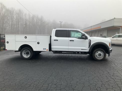 New 2025 Ford F450 XL w/ XL Chrome Package image 4