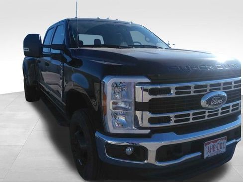 Used 2024 Ford F350 XLT image 3