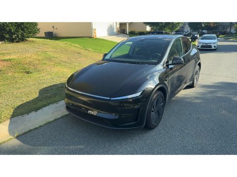 Used 2026 Tesla Model Y Long Range AWD/4WD image 1