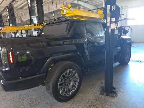 Used 2025 GMC Hummer EV 3X AWD/4WD image 4