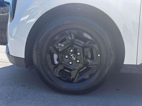 Used 2026 Kia Carnival FWD image 10