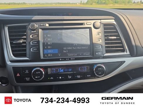 Used 2017 Toyota Highlander XLE w/ Carpet Mat Package AWD/4WD image 23