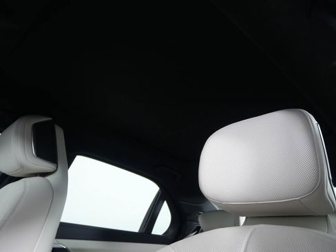 Used 2025 BMW i7 xDrive60 w/ Premium Package image 12