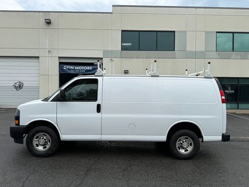 Used 2021 Chevrolet Express 2500 w/ Driver Convenience Package RWD image 10