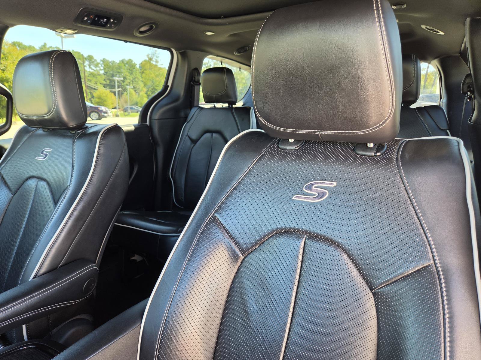 Used 2025 Chrysler Pacifica Limited FWD image 26